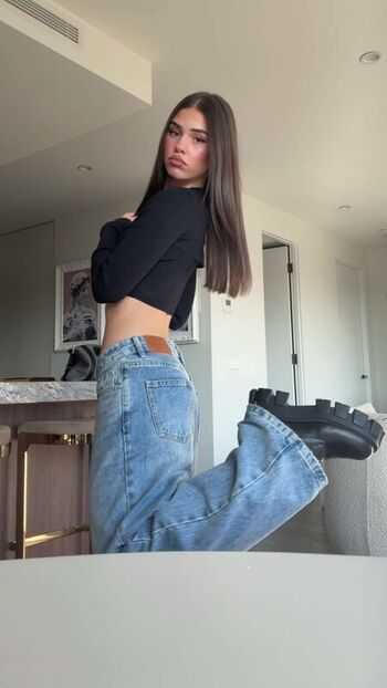 Full leaked Leah halton page private onlyfans photo