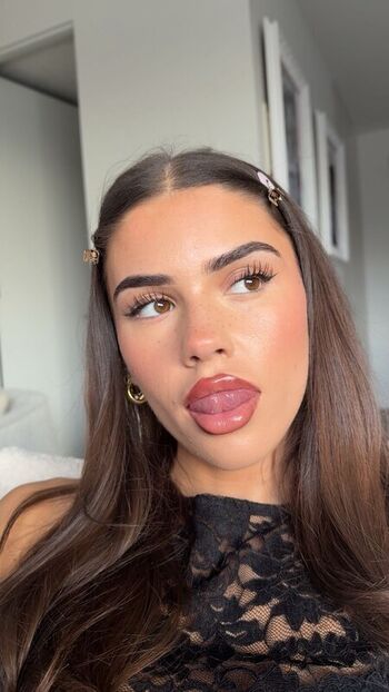 Full leaked Leah halton page private onlyfans photo