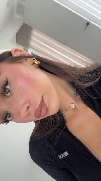 Full leaked Leah halton page private onlyfans photo