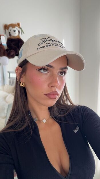 Full leaked Leah halton page private onlyfans photo