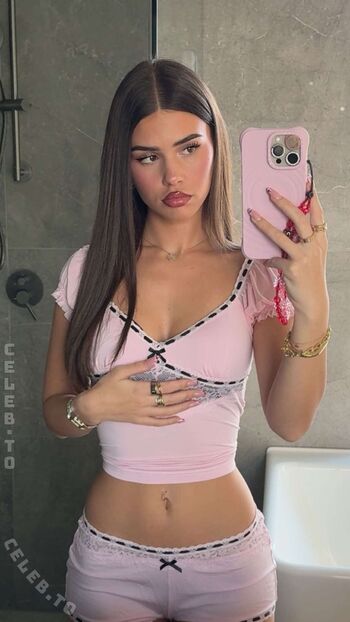 Full leaked Leah halton page private onlyfans photo