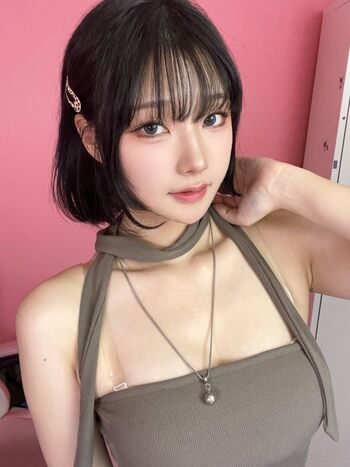 Full leaked Leeloonya private onlyfans photo