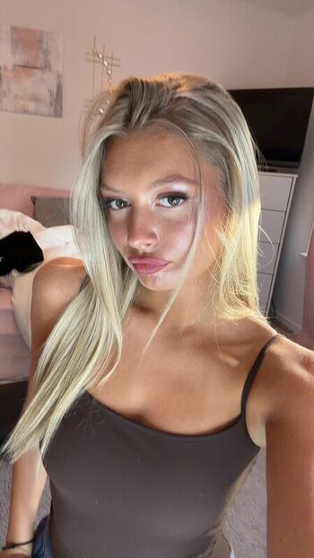 Full leaked Leilalovescash page private onlyfans photo