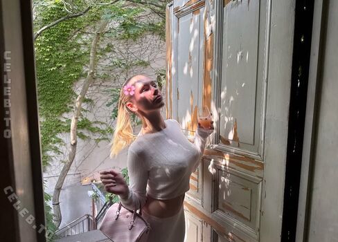 Full leaked Leni bahr page private onlyfans photo