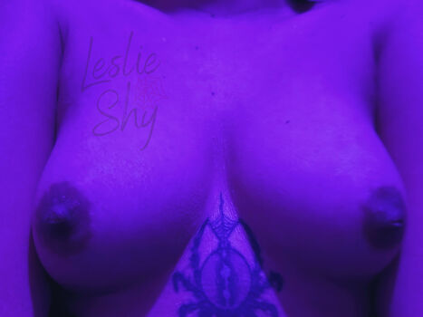 Leslieshy_20