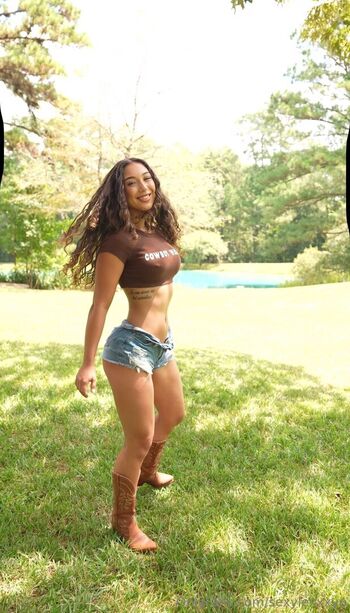 Full leaked Savvylynn/ private onlyfans photo