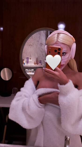 Full leaked Leyushaa private onlyfans photo