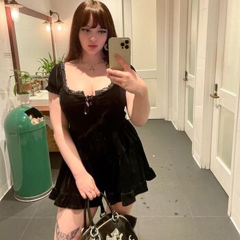 Full leaked Lil strawbs private onlyfans photo