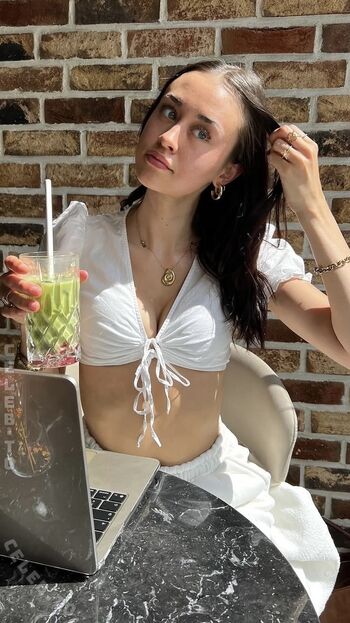 Full leaked Lillyfayye private onlyfans photo