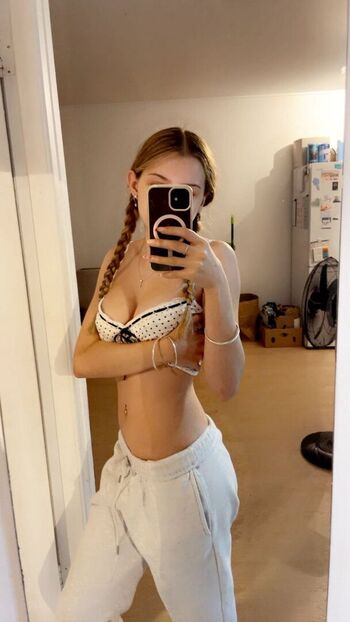 Full leaked Lilmummax private onlyfans photo