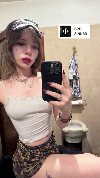 Full leaked Lily hawker private onlyfans photo