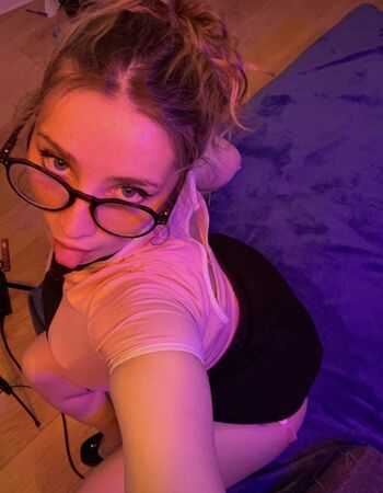 Full leaked Lilypailler private onlyfans photo