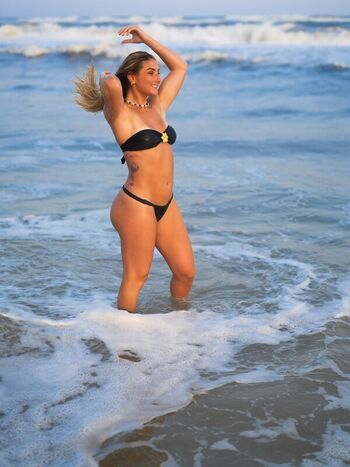 Full leaked Lindsay sento page private onlyfans photo