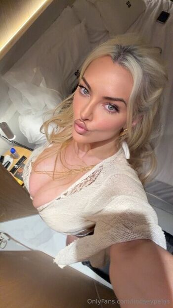 Full leaked Lindsey pelas  page private onlyfans photo