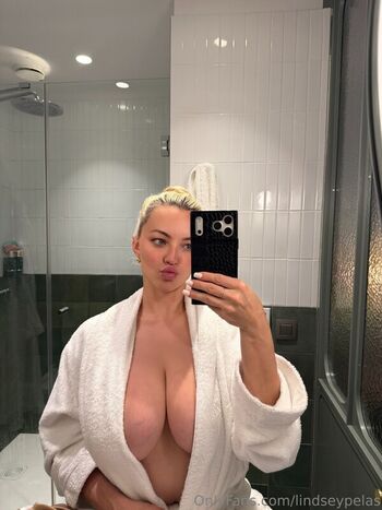 Full leaked Lindsey pelas private onlyfans photo