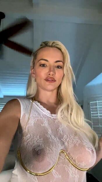 Lindsey Pelas