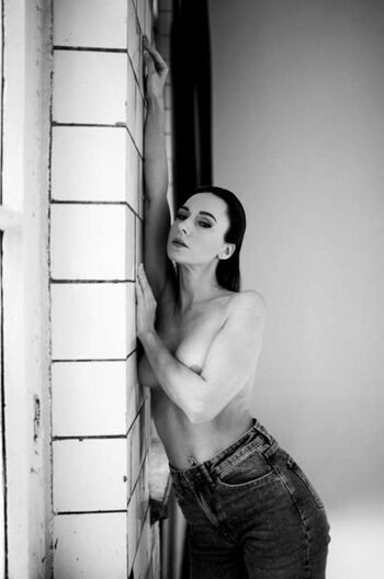 Full leaked Lithuanian girls page private onlyfans photo