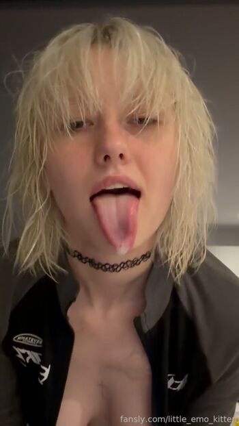 little_emo_kitten