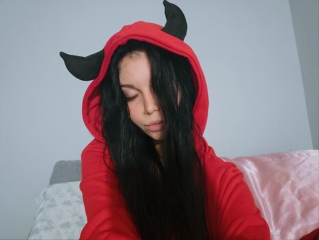 Littlebug96 / poutygirl96