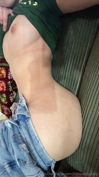 Full leaked Littledaisybby  page private onlyfans photo