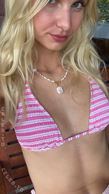 Full leaked Livingwithleenaa page private onlyfans photo