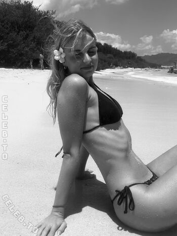 Full leaked Livingwithleenaa private onlyfans photo