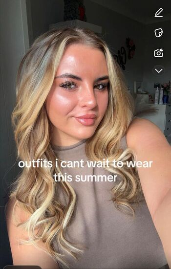Full leaked Livjoneszz private onlyfans photo
