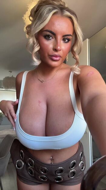Full leaked Livjoneszz private onlyfans photo