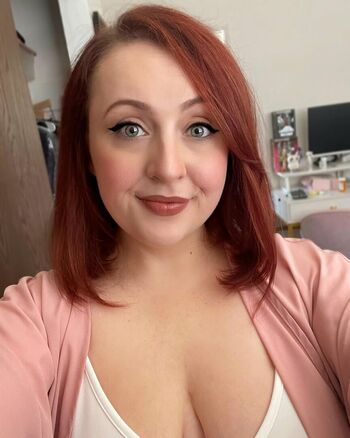 Lizz Robinett