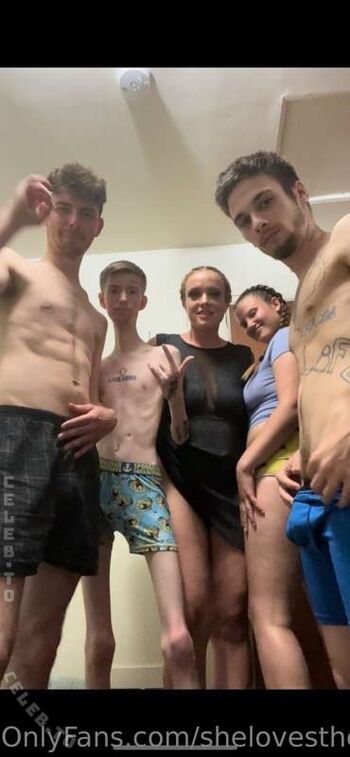 Long Neck | shelovestheneck | DaddyLongNeck