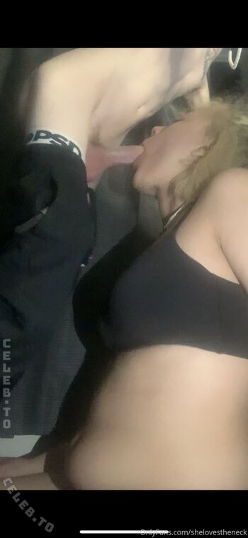 Long Neck | shelovestheneck | DaddyLongNeck