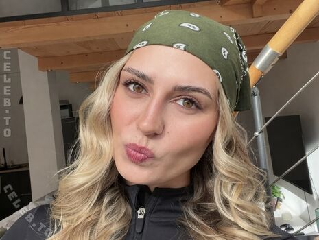 Full leaked Lorenabombik private onlyfans photo
