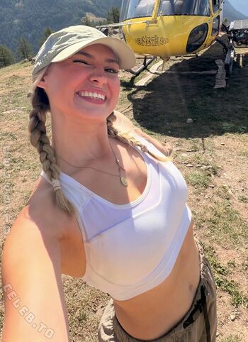 Full leaked Lorenabombik private onlyfans photo