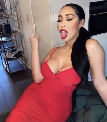 Full leaked Loubna private onlyfans photo