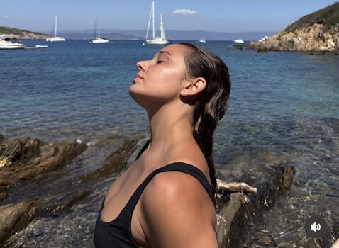 Full leaked Louisaxirzo private onlyfans photo