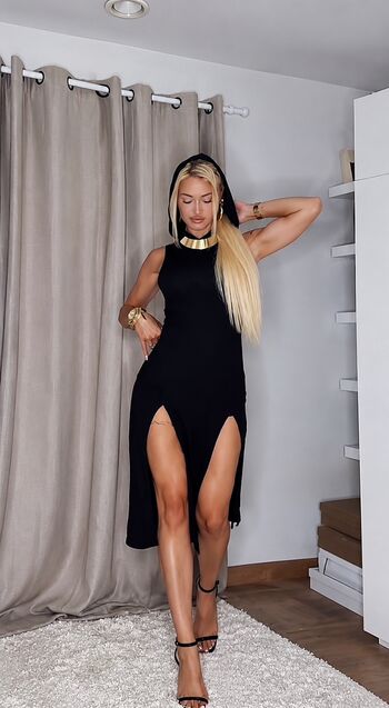 Full leaked Loukaki family private onlyfans photo