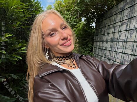 Full leaked Loulou fbl private onlyfans photo