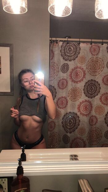 Full leaked Lovinlikelyssa private onlyfans photo