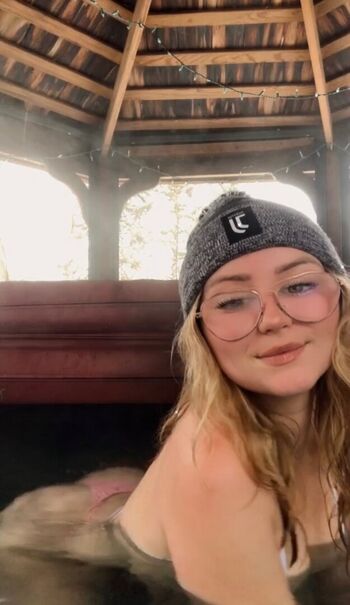 Full leaked Lovinlikelyssa private onlyfans photo