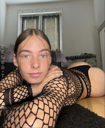 Full leaked Lucywhoelse page private onlyfans photo