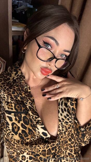 Full leaked Lunaaura private onlyfans photo