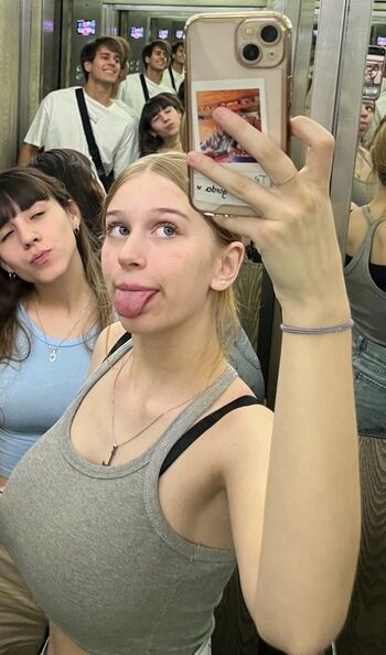 Full leaked Luu dailoff page private onlyfans photo