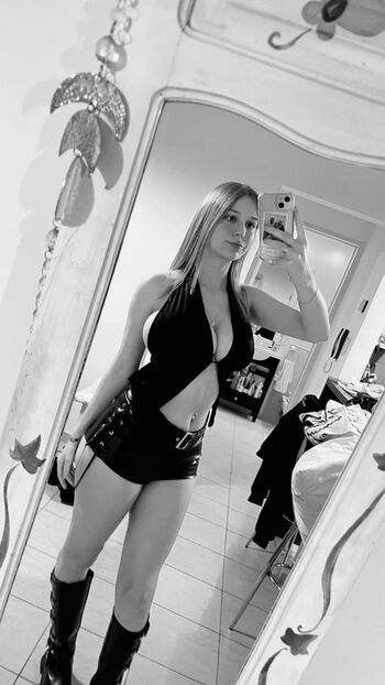 Full leaked Luu dailoff private onlyfans photo