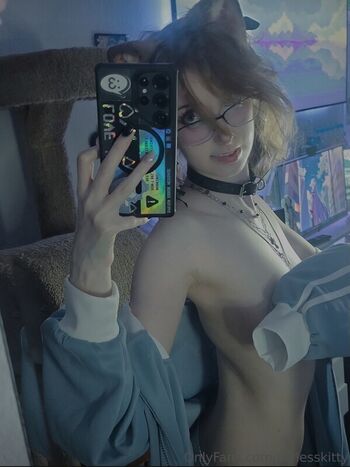 Full leaked Luvlesskitty private onlyfans photo