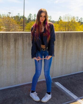 Full leaked Luweazl private onlyfans photo
