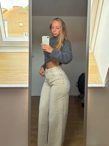 Full leaked Lylybloomfit private onlyfans photo