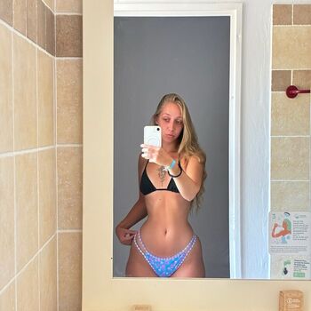 Full leaked Lylybloomfit private onlyfans photo