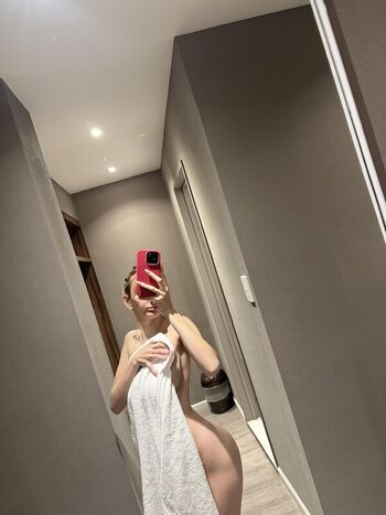 Full leaked Lynareid private onlyfans photo