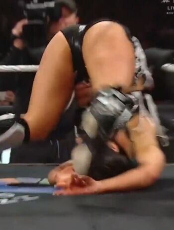 Full leaked Lyra valkyria page private onlyfans photo