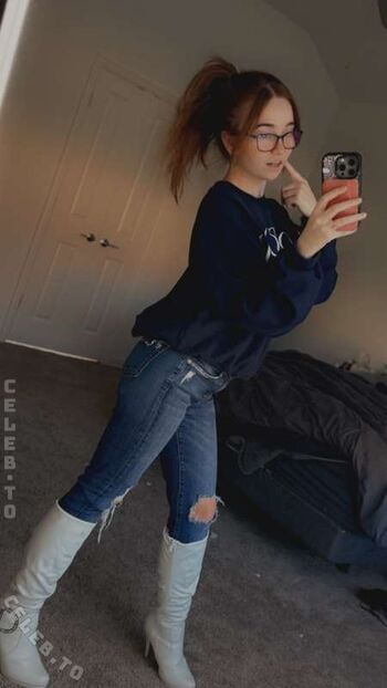 Full leaked Lyssaurora private onlyfans photo